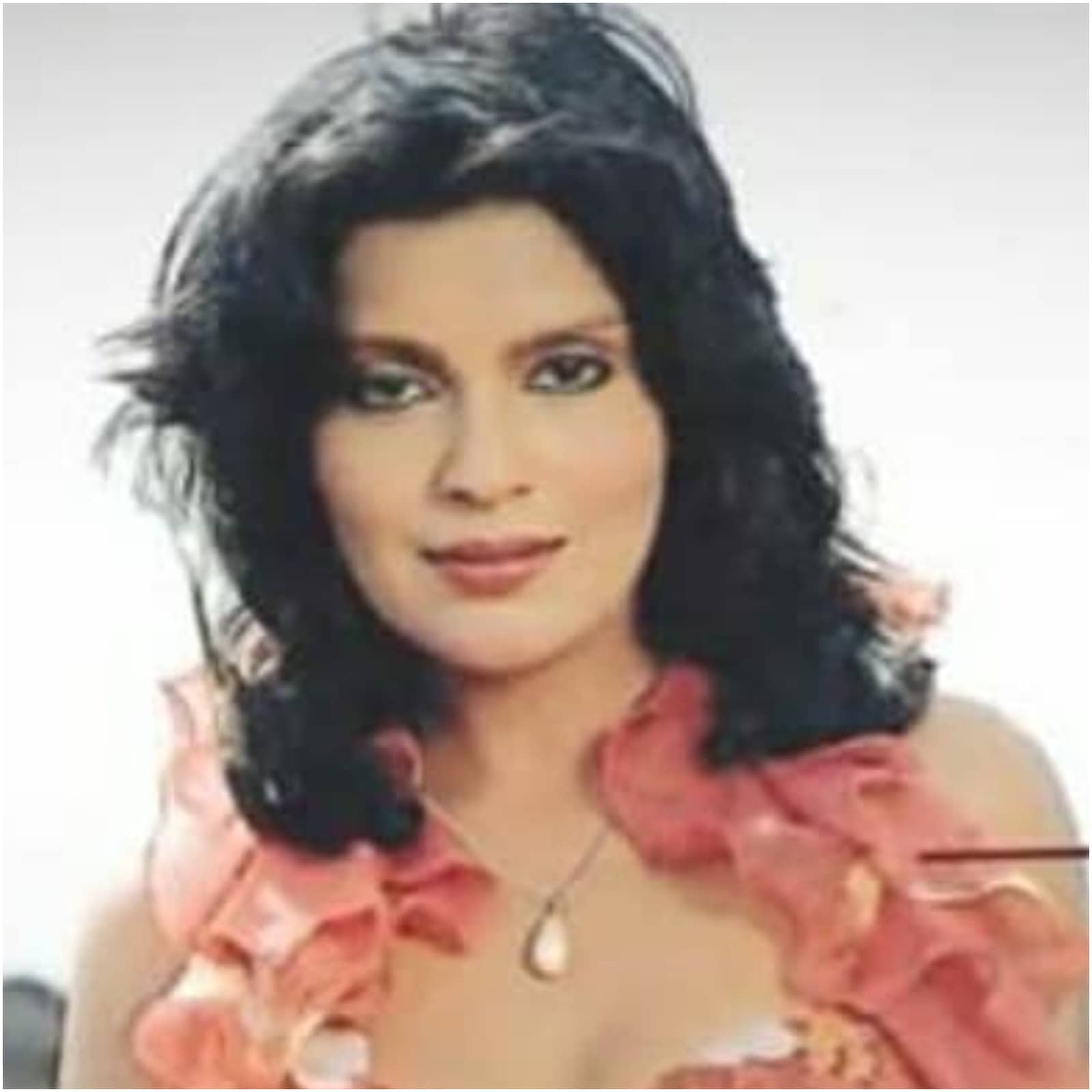 Zeenat Aman Old Photo Xxx - Happy Birthday Zeenat Aman: 5 Evergreen Songs of the Veteran Actress -  News18