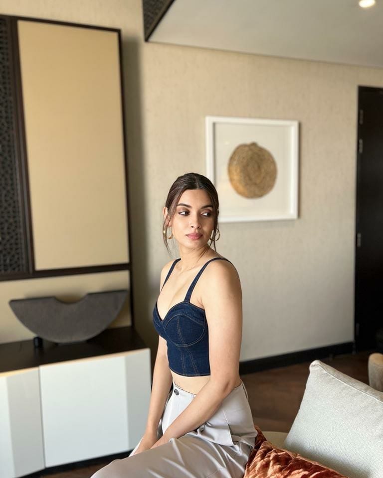 Diana Penty denim corset crop top and flared pants, #DianaPenty Turns Up The Heat In Corset Top, Check Out Diva's Drop-dead Gorgeous Pics 2 270220964 3131946743717656 1490171789711055624 n