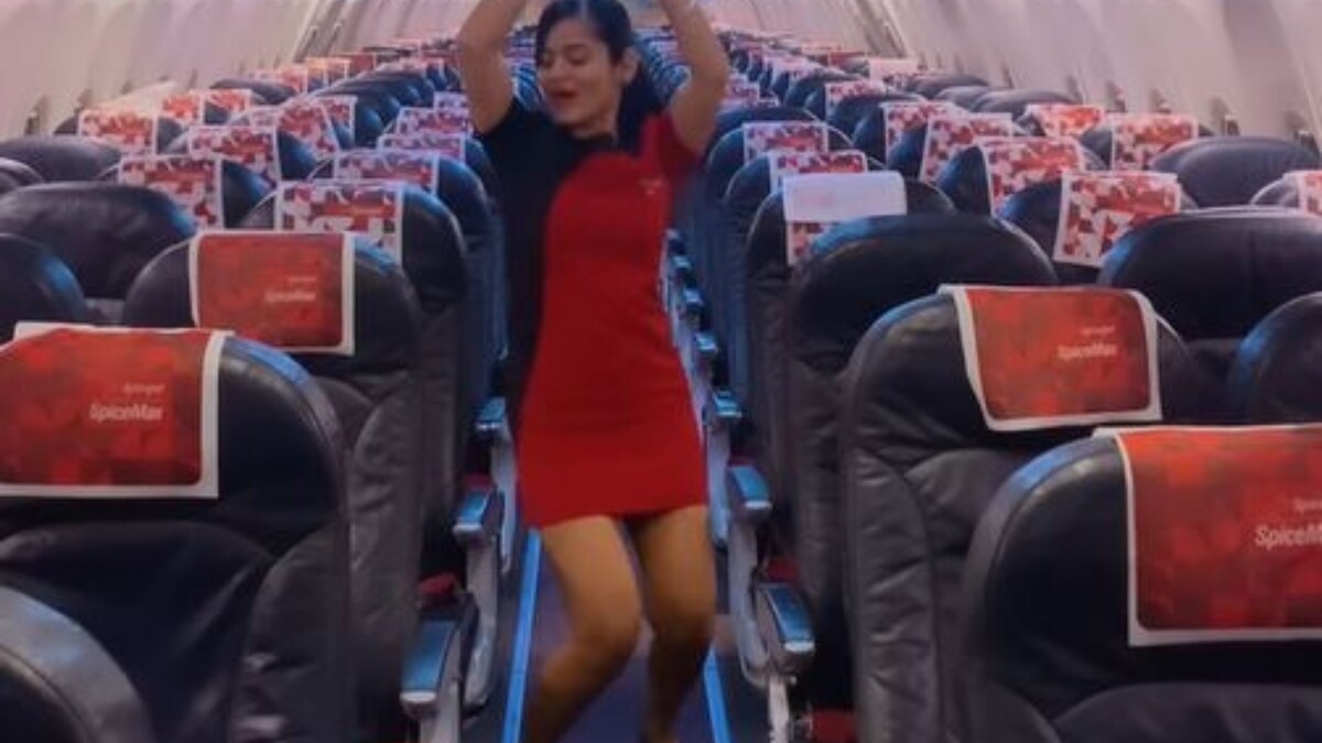 WATCH: SpiceJet Air Hostess Grooves to Sara Ali Khan's 'Chaka Chak' in Empty Flight