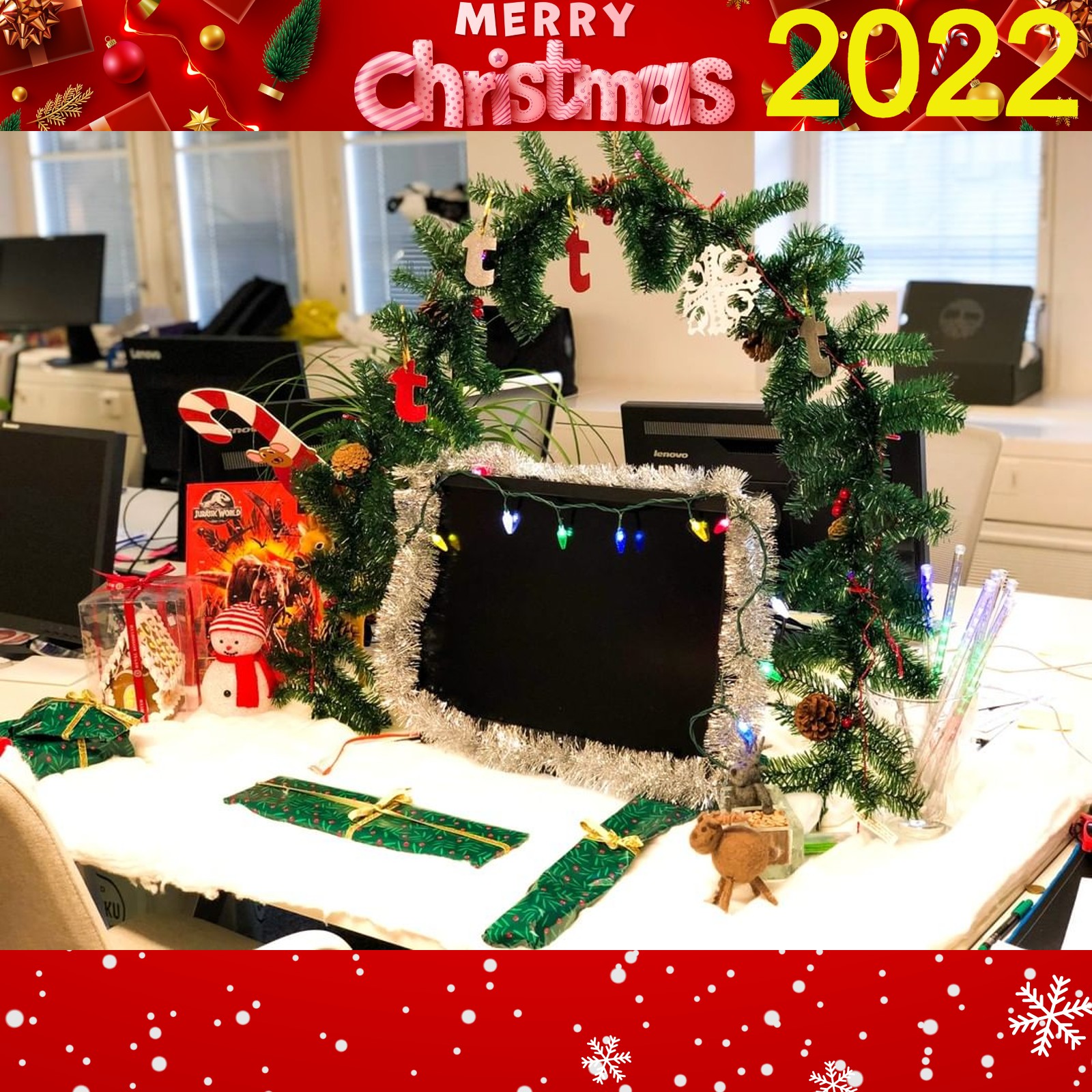 Christmas 2022: Here\'s How To Deck Up Your Office Desk This ...