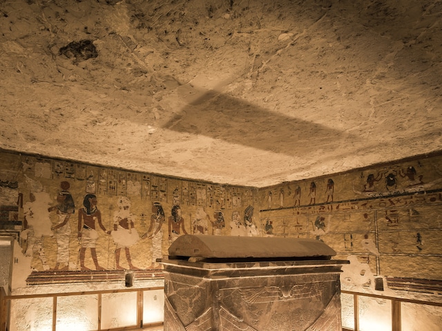 Three Gold Tongues Two Tombs Over 2500 Years Old Unearthed In Egypt News18