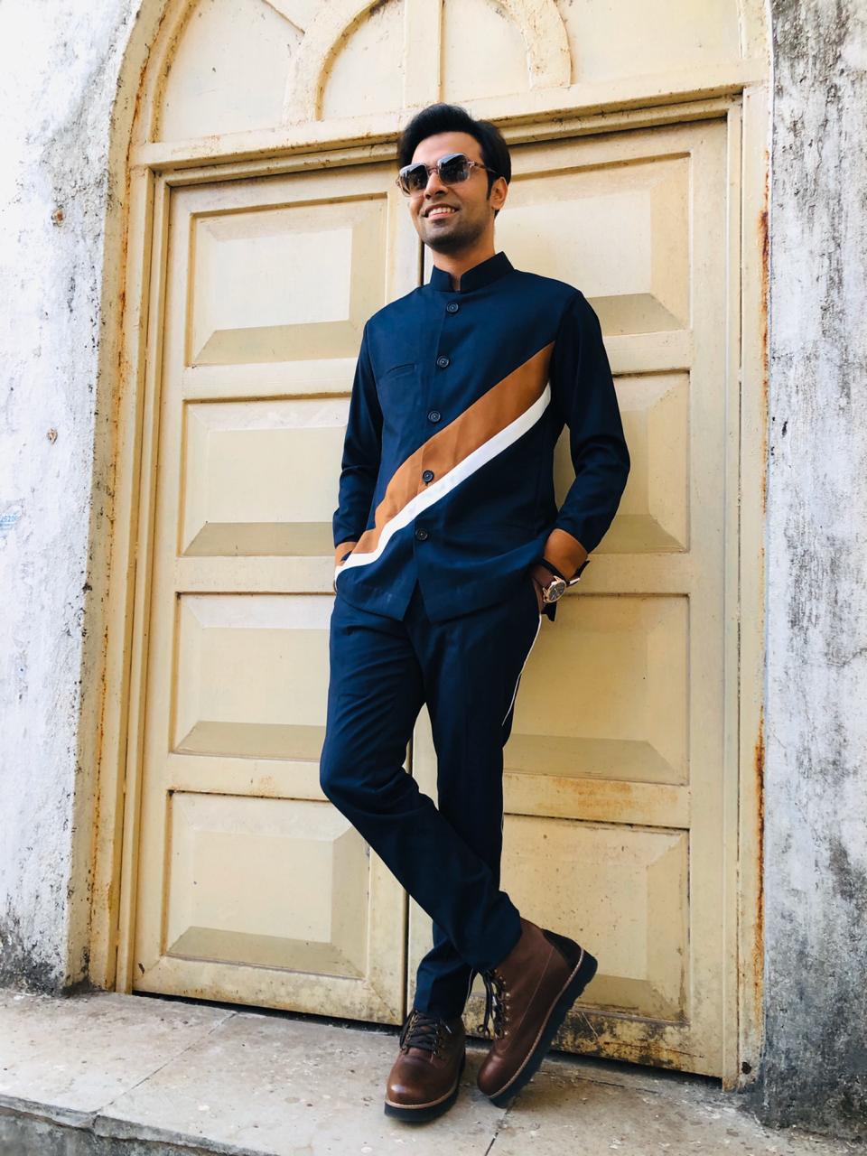 Actor Jitendra Kumar dons a royal blue modern safari with colour blocking details done in playful combinations designed by label Gargee