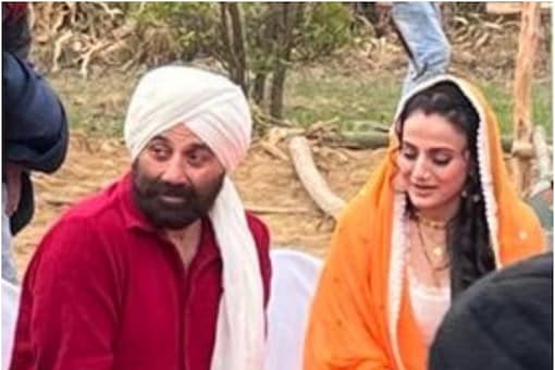Sunny Deol and Ameesha Patel in full get up from Gadar 2 shoot location