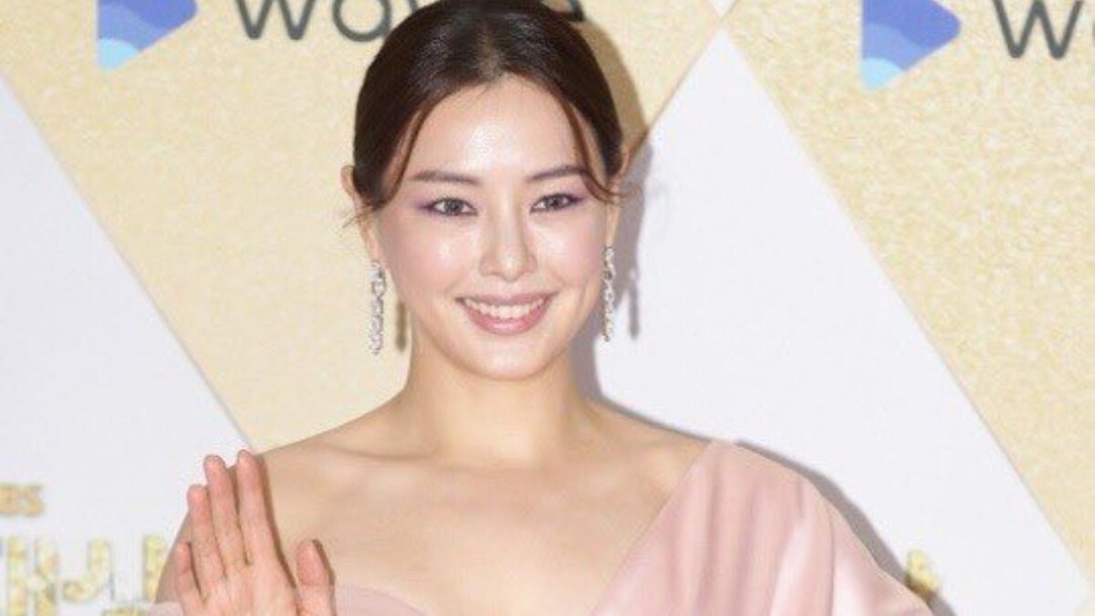 Korean Actress Honey Lee Gets Married to Mystery Man in a Private ...
