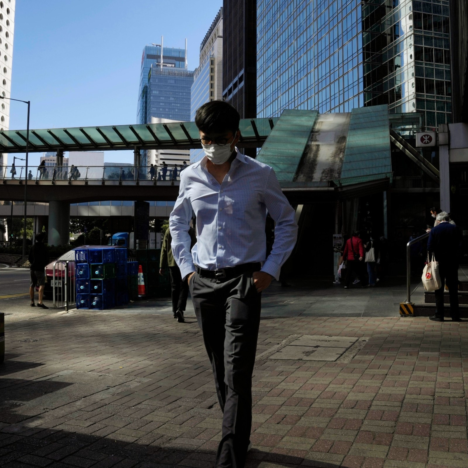 In Hong Kong, Omicron Spread from 2 Vaxxed Patients with No Contact Across Hotel Hall; Scientists Jittery