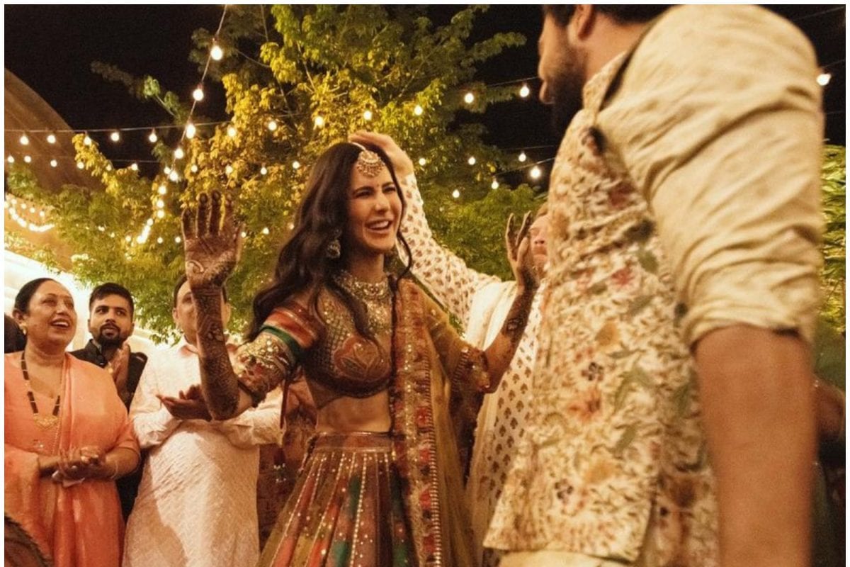 Katrina Kaif leaves Vicky Kaushal spellbound with her bridal look as she  enters the mandap, actor cannot take his eyes off her
