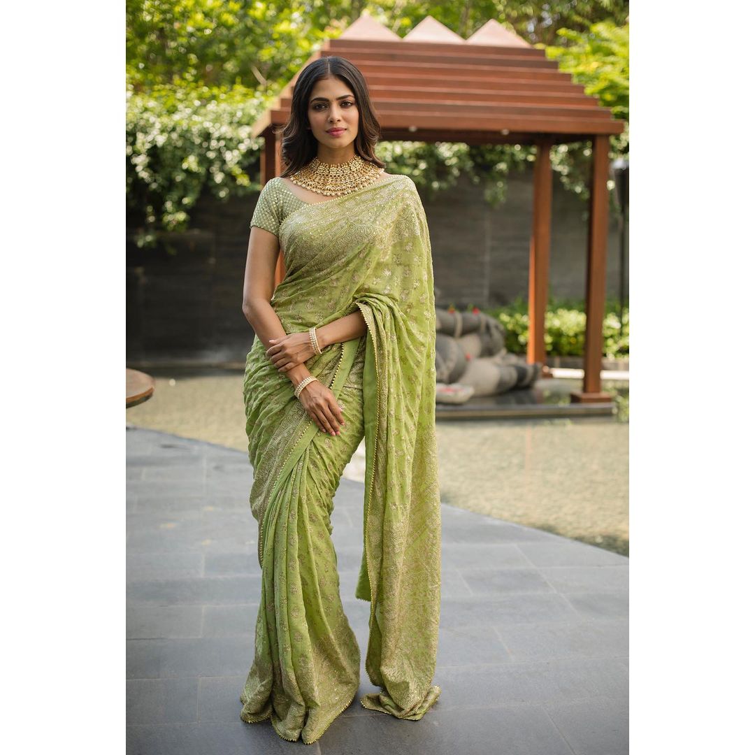 Malavika Mohanan S Saree Swag The Diva Flaunts Her Curves In A Sequinned Manish Malhotra Saree