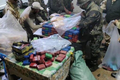 On September 13, 2021, 3,000 kg of heroin was seized at Gujarat’s Mundra port. (Representative image/News18)