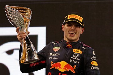 Uproar as Verstappen wins F1 title on final lap: 2021 Abu Dhabi GP report -  Motor Sport Magazine