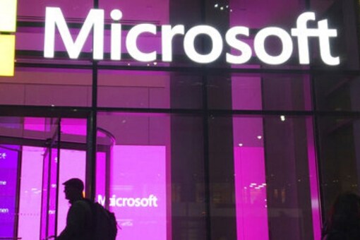 Microsoft is looking to bring its employees back in the US this month.