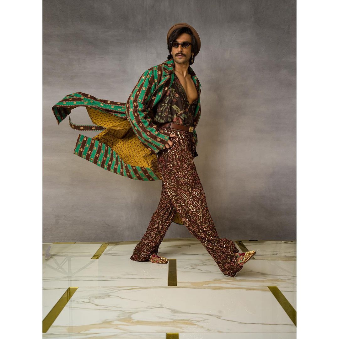 Ranveer Singh Kickstarts 83 Promotions In Dubai, See The Fashion