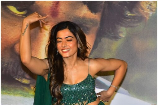 Watch Rashmika Mandanna Performs Saami Saami Hook Step At Pushpa Event In Mumbai News18 