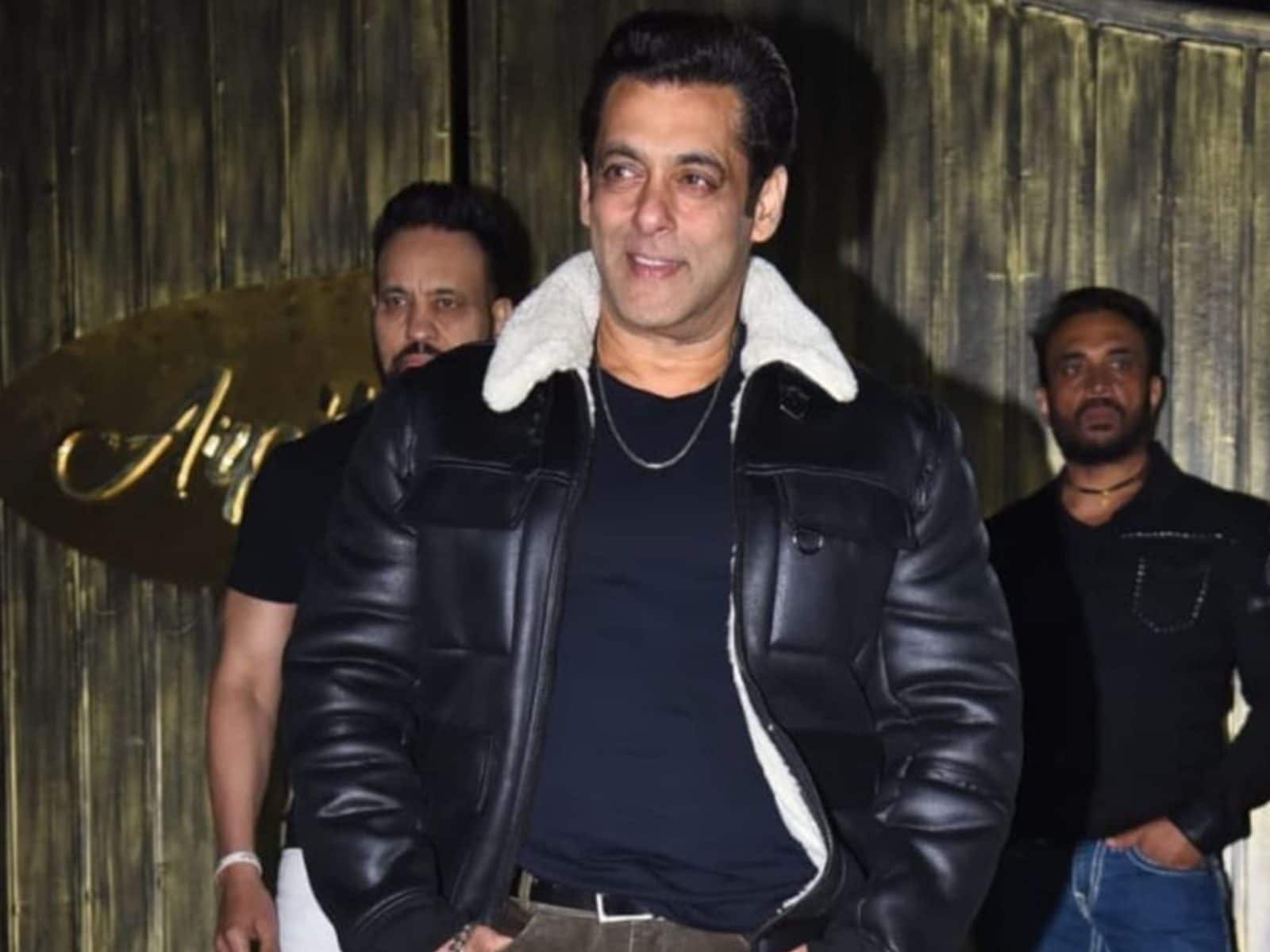 Salman Khan Greets Paps With Big Smile on Birthday, Says &#39;Snake Bite Ke  Baad Ye Bahut Difficult...&#39;