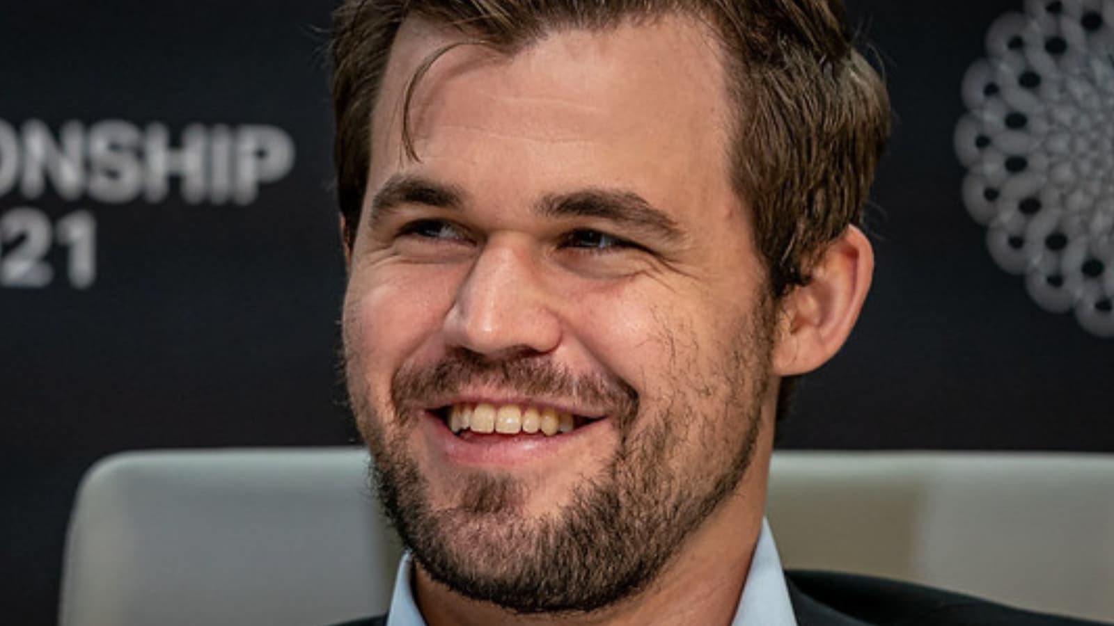Magnus Carlsen Menendang Ian Nepomniachtchi untuk Meraih Gelar Juara Dunia Catur Kelima