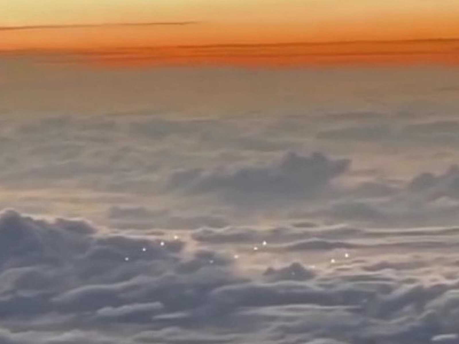 Watch Pilot Captures Footage Of Ufo Fleet Flying Over Pacific Ocean