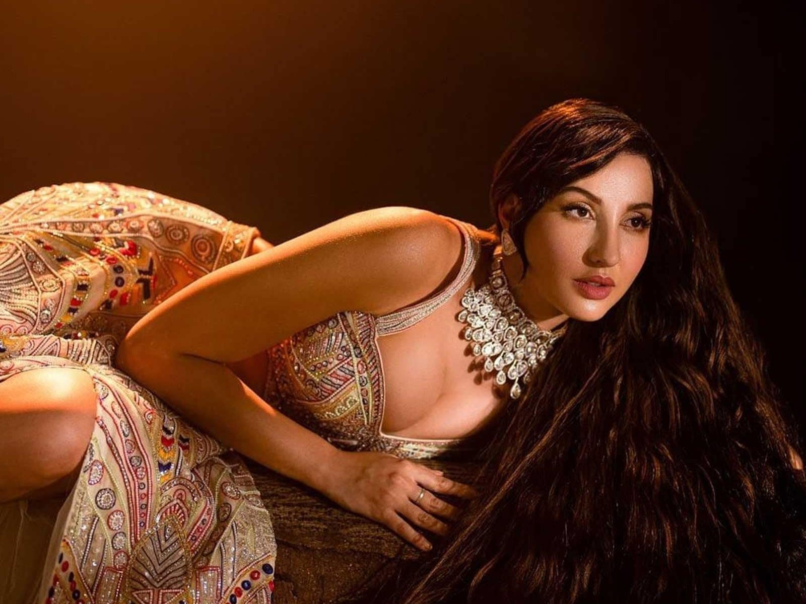 Nora Fatehi Looks Mesmerizing in Gorgeous Indian Outfit, See Pics - News18
