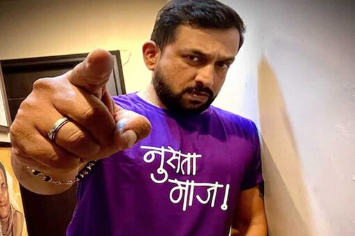 Marathi actor Prasad Oak is nowadays often seen wearing a plain T-shirt with eye-catching texts on them.