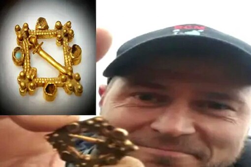  The brooch is less than an inch wide and weighs just four grams.