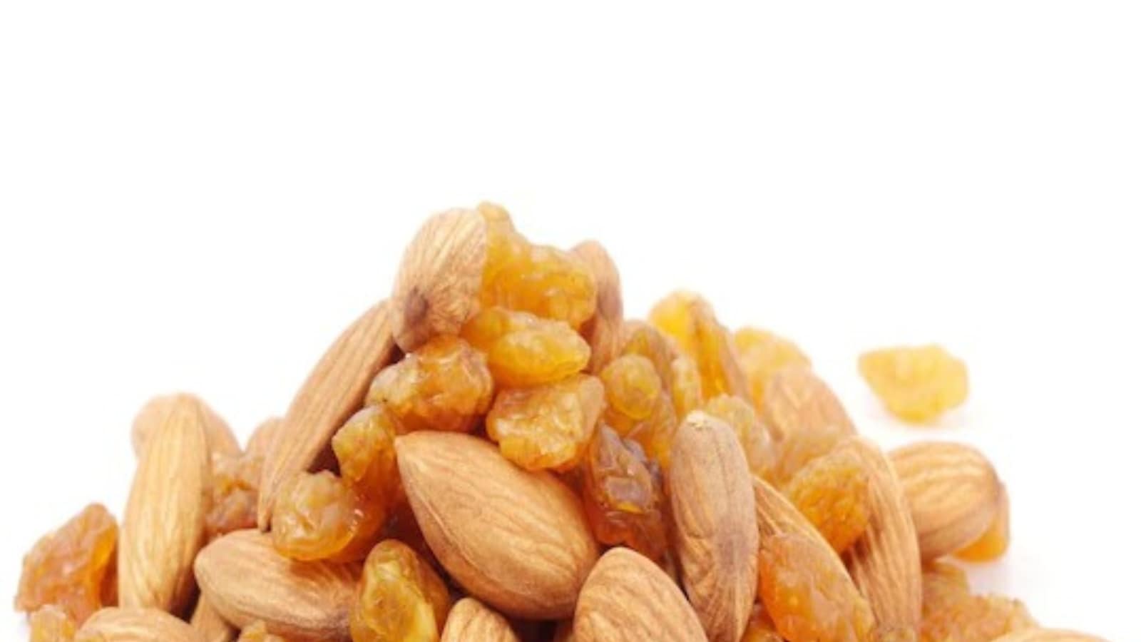 Eating Soaked Almonds, Raisins in Breakfast Keeps Your Brain, Skin and Hair  Healthy