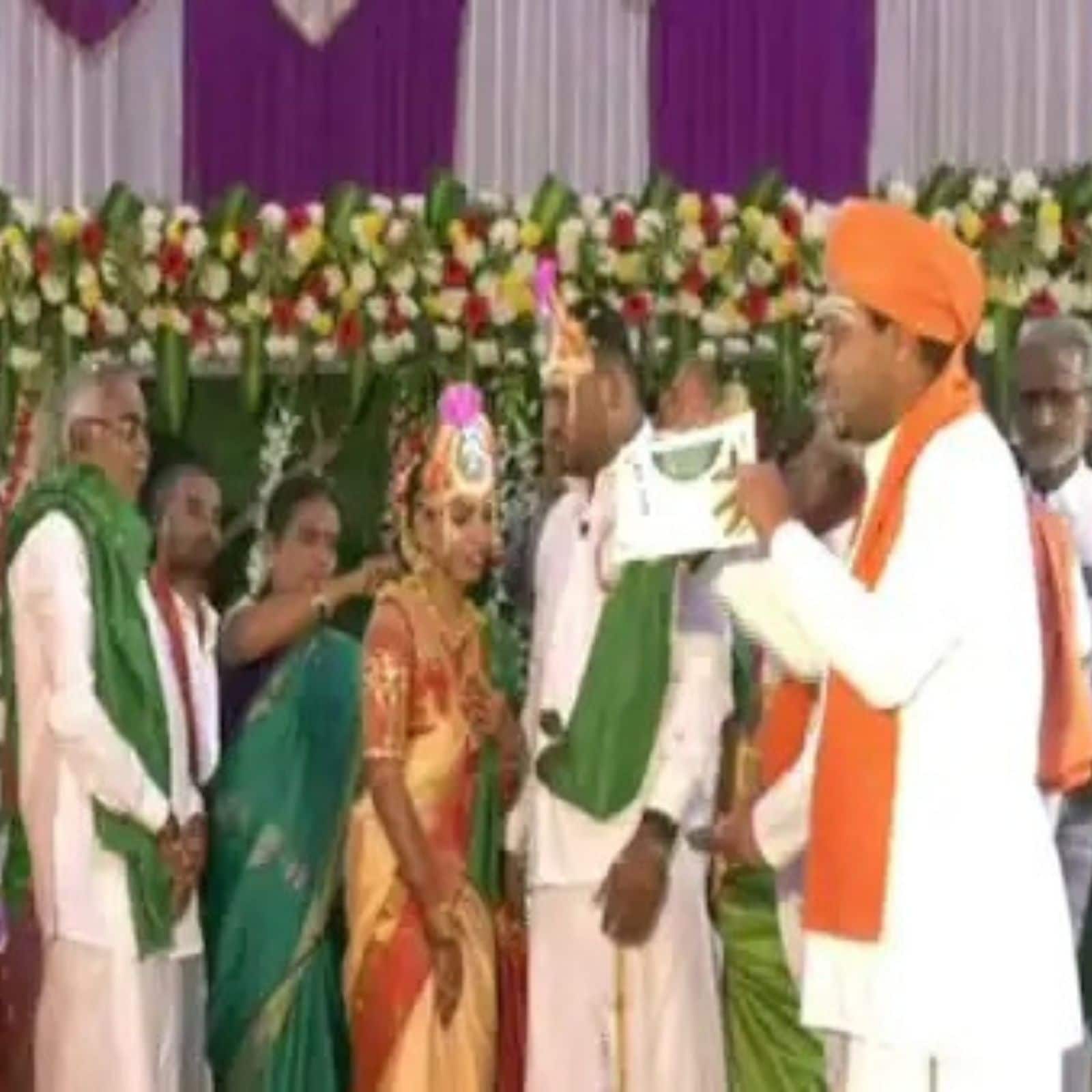 Farmer Couple from Karnataka Tie &#39;Mangalsutra&#39; Around Each Other&#39;s Neck in  Unique Wedding