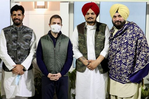 Navjot Singh Sidhu shared on Twitter a picture of their meeting with Rahul Gandhi.