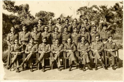 Officers of 37 Squadron, Hasimara, during the 1971 war. (News18)