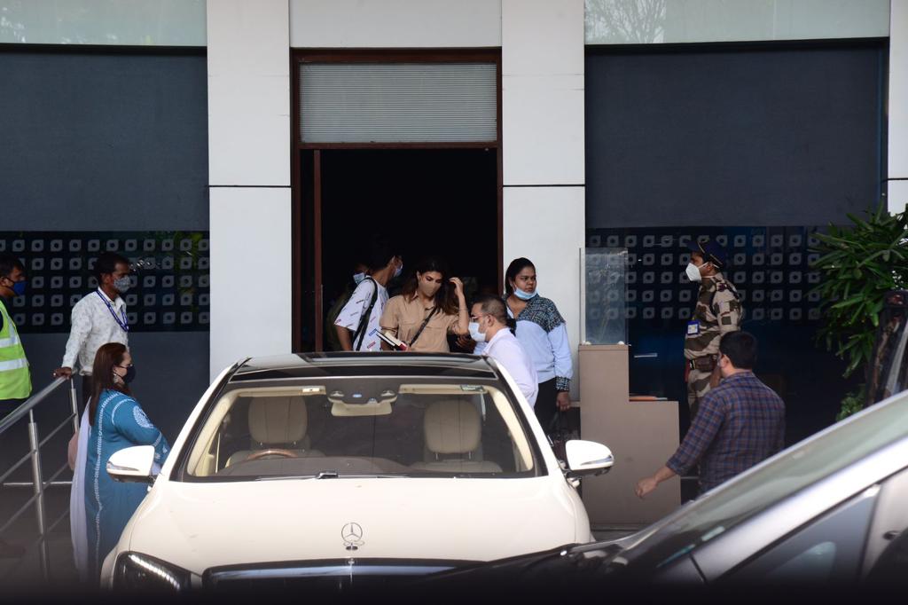 Jacqueline Fernandez Stopped at Mumbai Airport, ED to Question Her in Sukesh Chandrashekhar Case