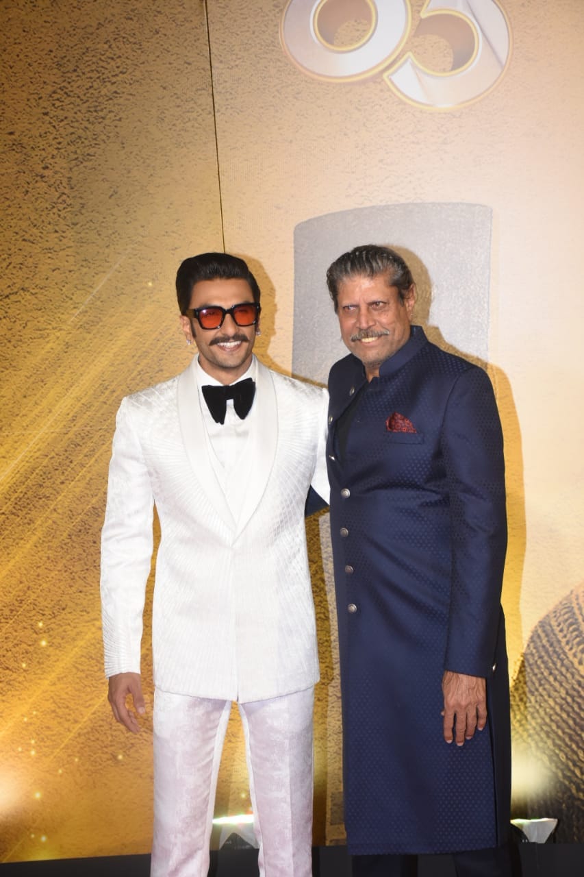 Ranveer Singh Gets Tight Hug from Kapil Dev at 83 Premiere; Deepika  Padukone Steals the Show