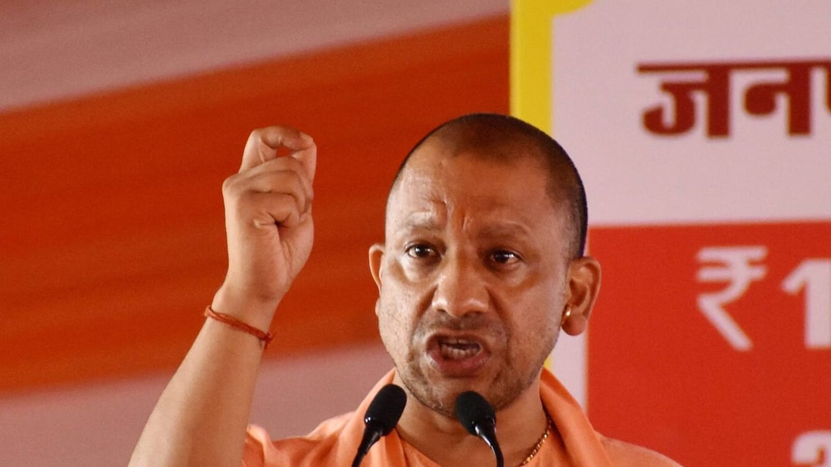 Unvaccinated Akhilesh is Disrespecting Scientists, Priyanka Just on Election Tourism: Yogi Adityanath - News18