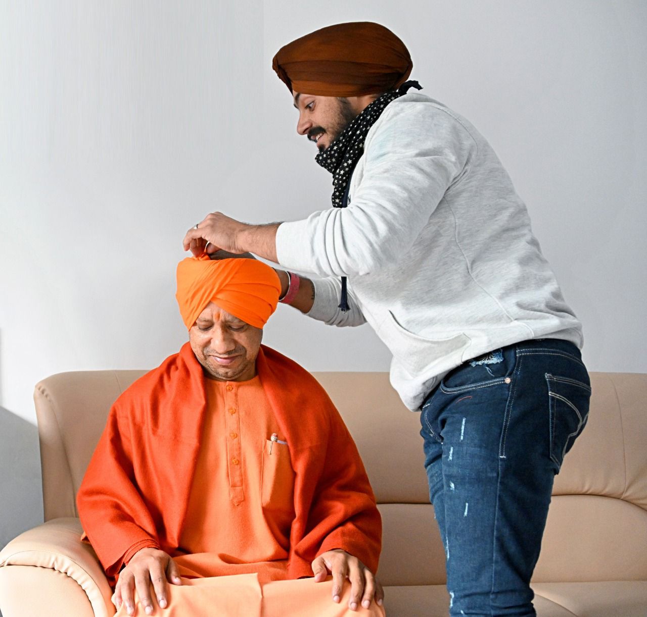 UP CM Adityanath Observes Sahibzada Day; Wears Sikh Pagri, Carries Holy Book to Offer Prayers. See Pics UP CM Adityanath Observes Sahibzada Day; Wears Sikh Pagri, Carries Holy Book to Offer Prayers. See Pics