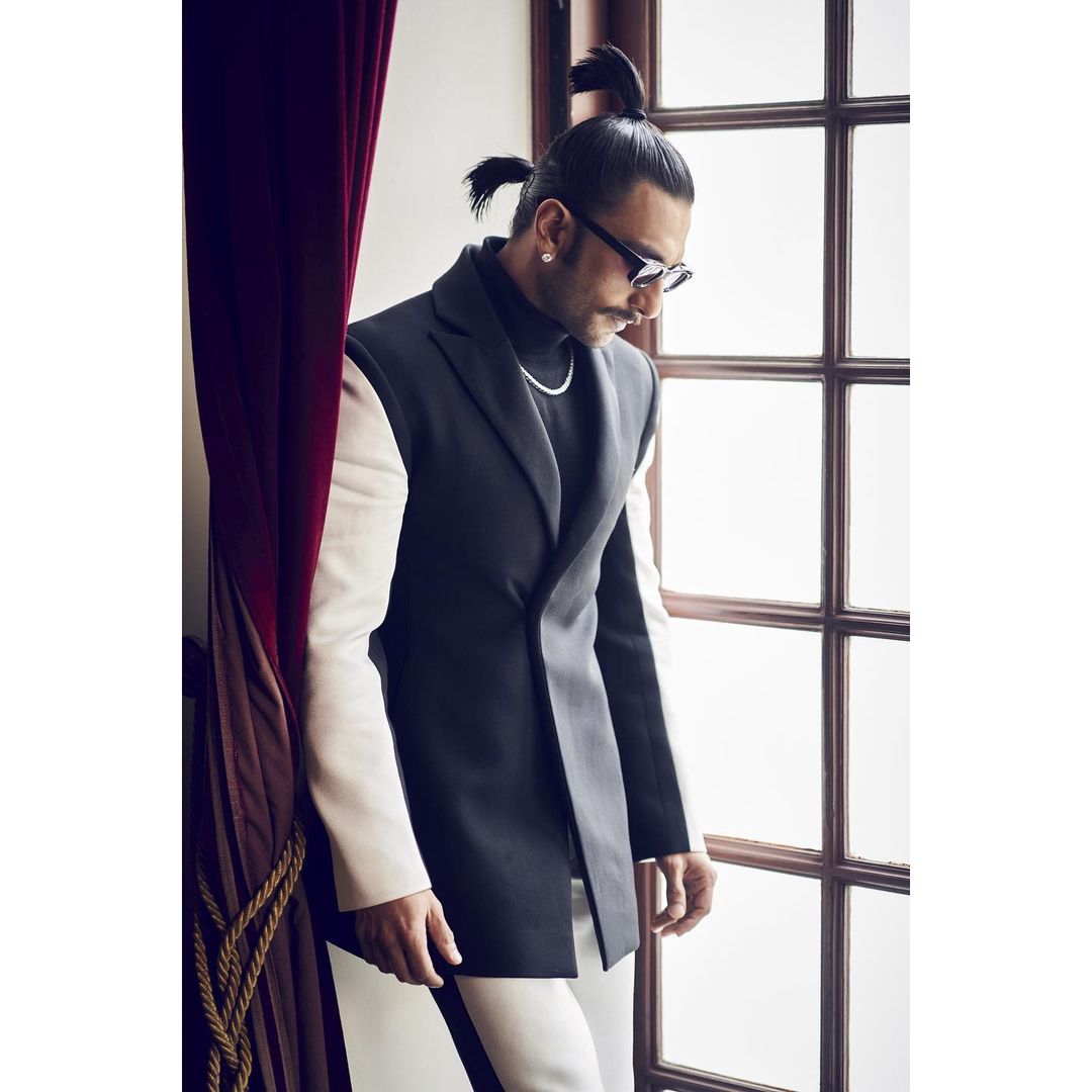 Ranveer Singh classy looks in Black formal Suit went viral, See pics