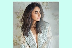 Rakul Preet Singh Looks Chic In Knit Shrug And Shorts, See Her Drop-dead Gorgeous Pics