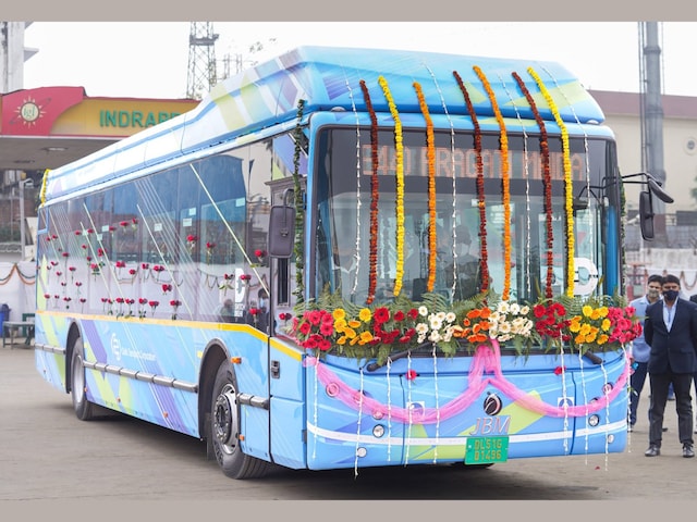 Delhi's first electric bus. Representational photograph. (Image Source: Arvind Kejriwal/Twitter)