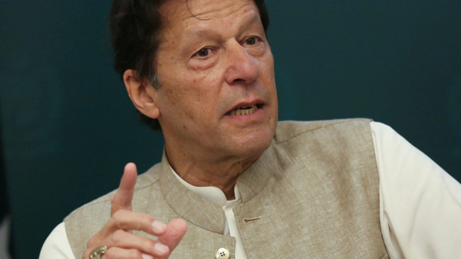 Imran Khan News: PM Refuses to Resign; Alleges 3 Stooges in Pak Working With Foreign Powers Against Govt