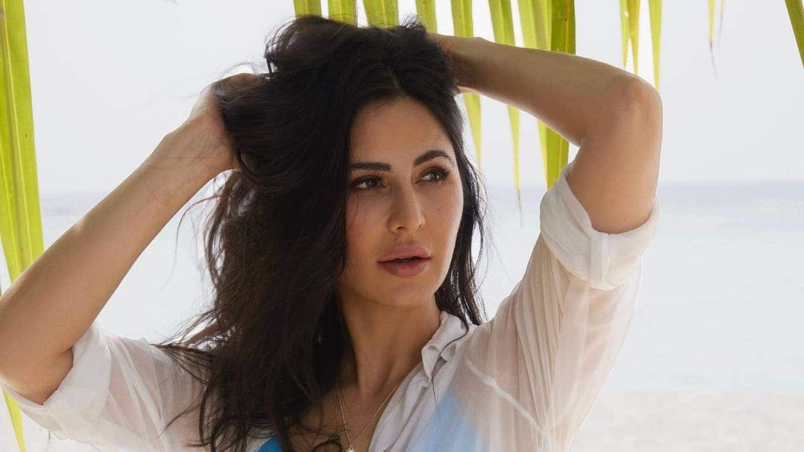 Katrina Kaif Flaunts Toned Body In Vibrant Bikini, Check Out Her Sexy  Pictures From Maldives - News18