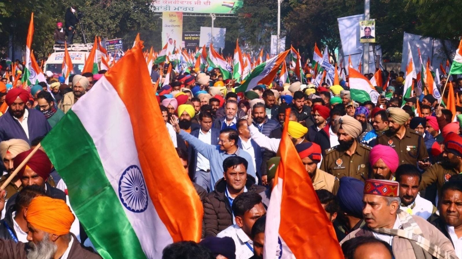 AAP Membatalkan Demonstrasi di Uttar Pradesh yang Terikat Jajak Pendapat Di Tengah Meningkatnya Kasus Covid-19