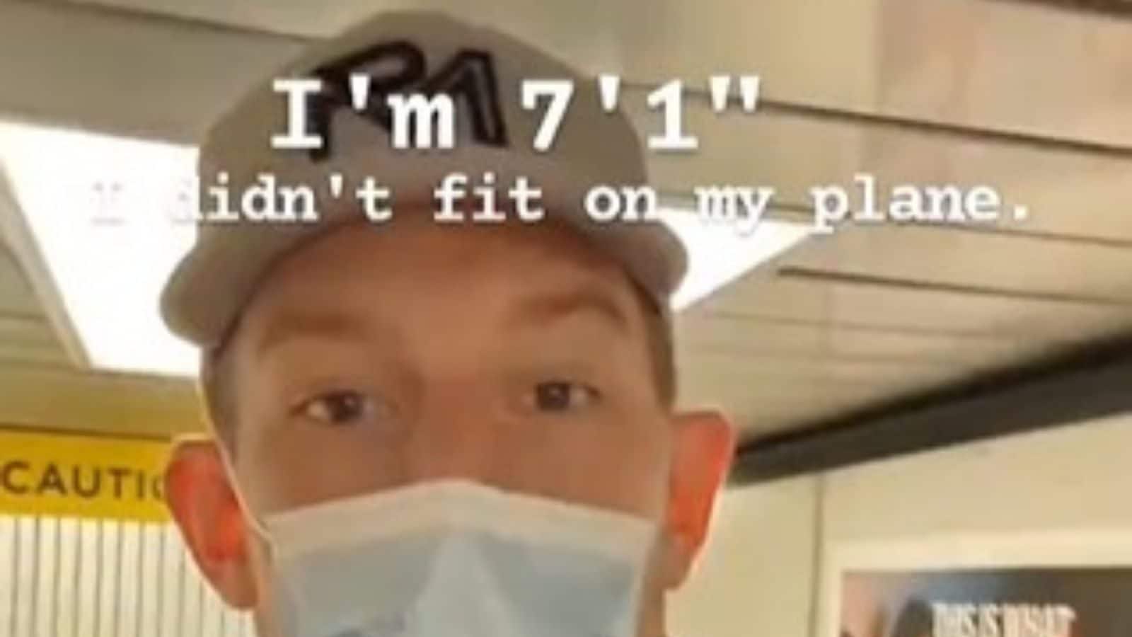 7-foot-tall US Man Unable to Fit into Economy Seat Gets Free First