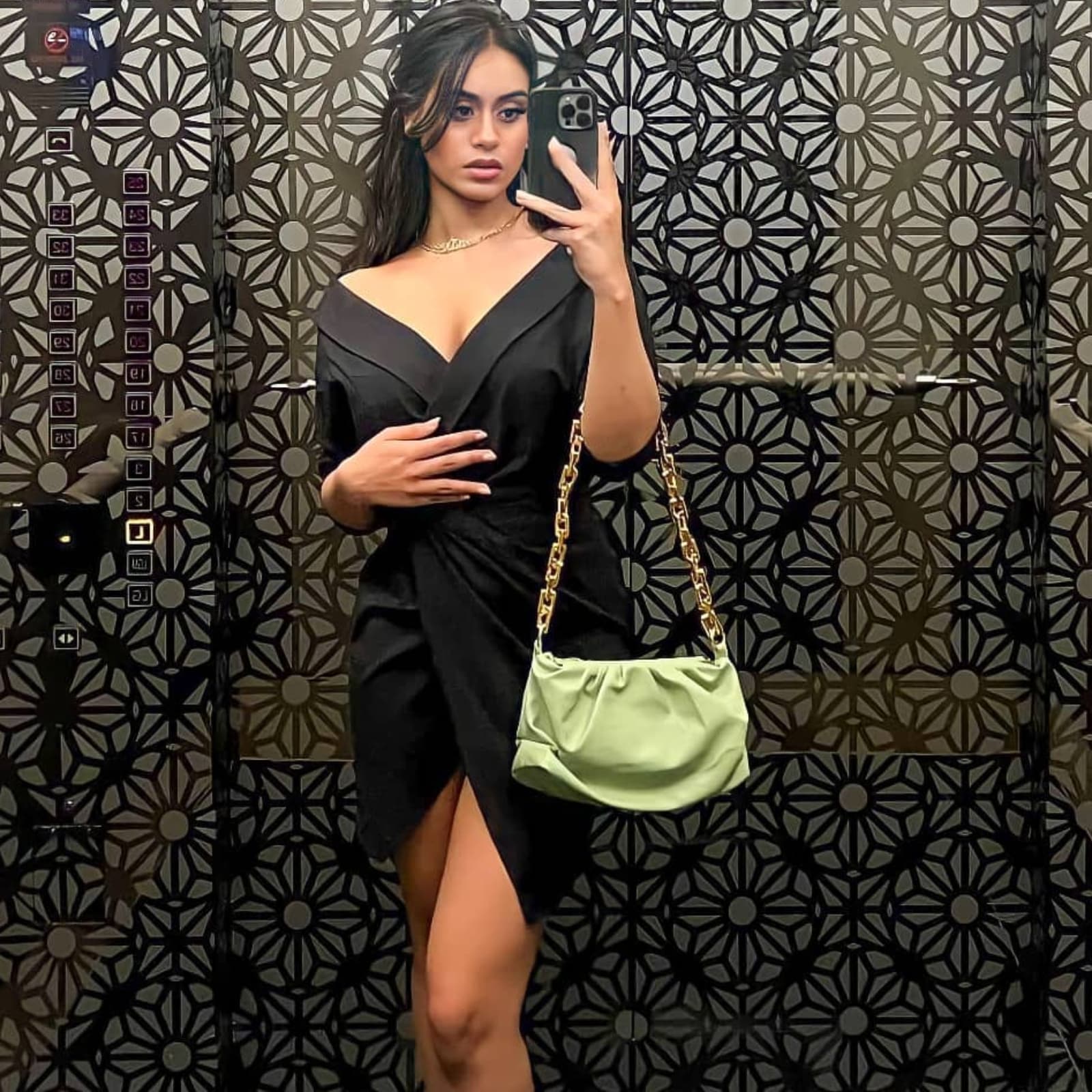 1600px x 1600px - Ajay Devgn And Kajol's Daughter Nysa Breaks the Internet With Her Sexy Look  in Black Dress; See Pic - News18