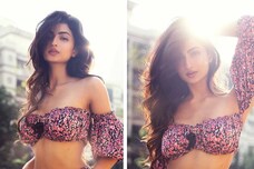 Palak Tiwari Oozes Hotness In Printed Crop Top And Tiered Skirt, See The Starlet's Sexy Pictures