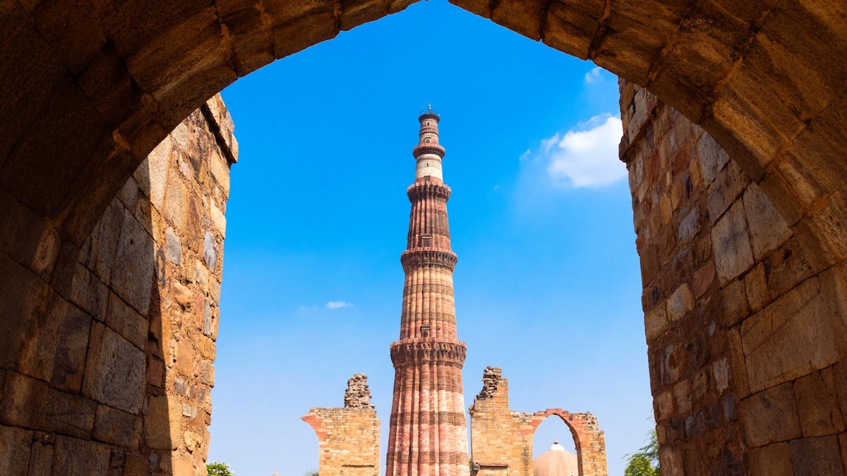 Qutub Minar Complex to be Excavated as Centre Orders ASI to 'Dig Facts' After Gyanvapi Survey Gains Steam