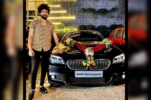 Shamanth Gowda with his BMW 5 Series. (Image source: Instagram/Shamanth Gowda)