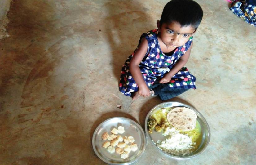Since September last year, 350 children in Rajnandgaon's Chhuikhadan block are being given four nutritious meals a day. (Image: Yogeshwari Deshlahera)