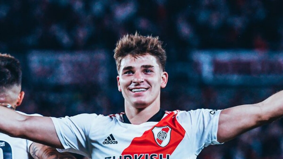 Manchester City clinch signing of River Plate's Julián Álvarez for £14m, Manchester  City