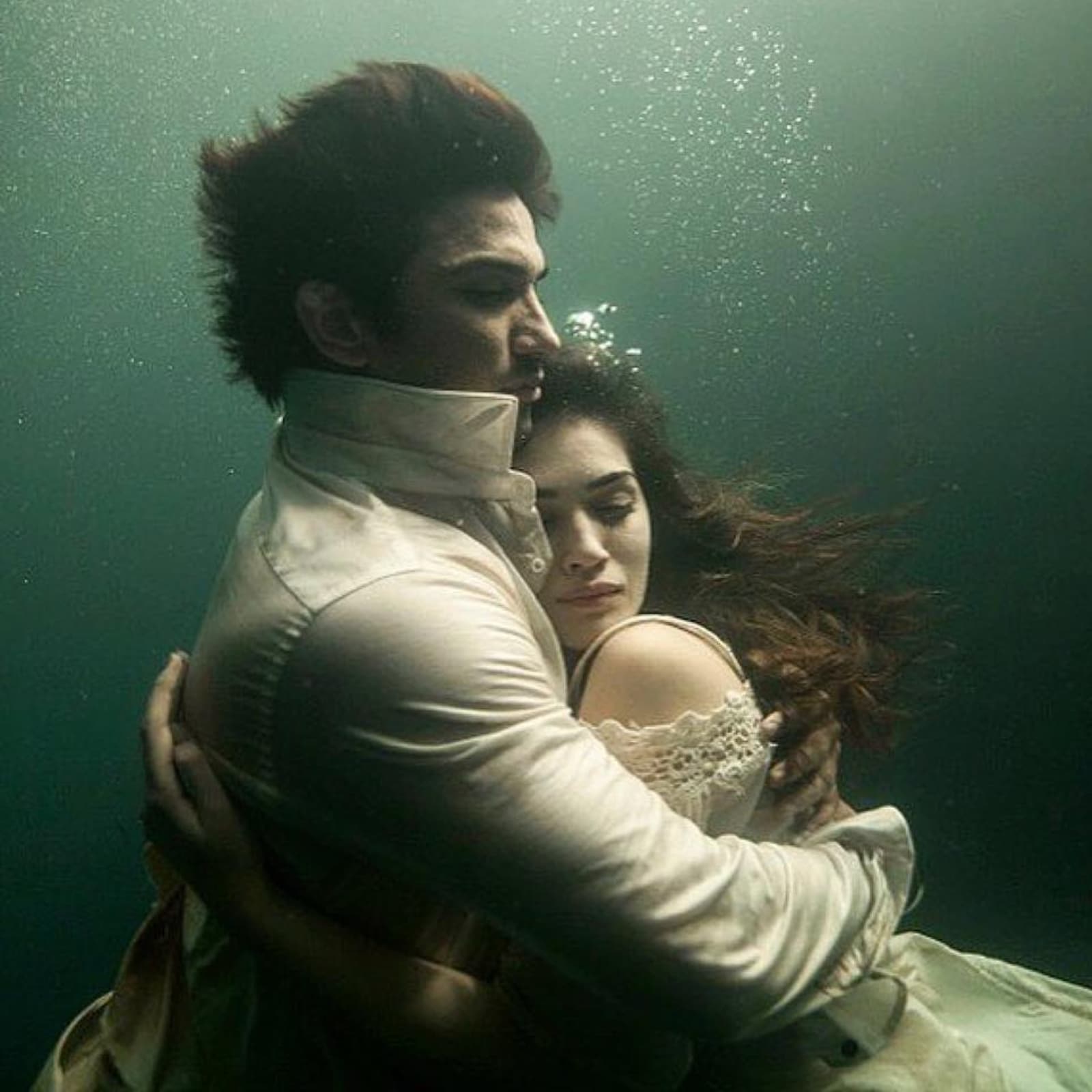 Kriti Sanon Revisits Raabta Song on Sushant Singh Rajput s Second