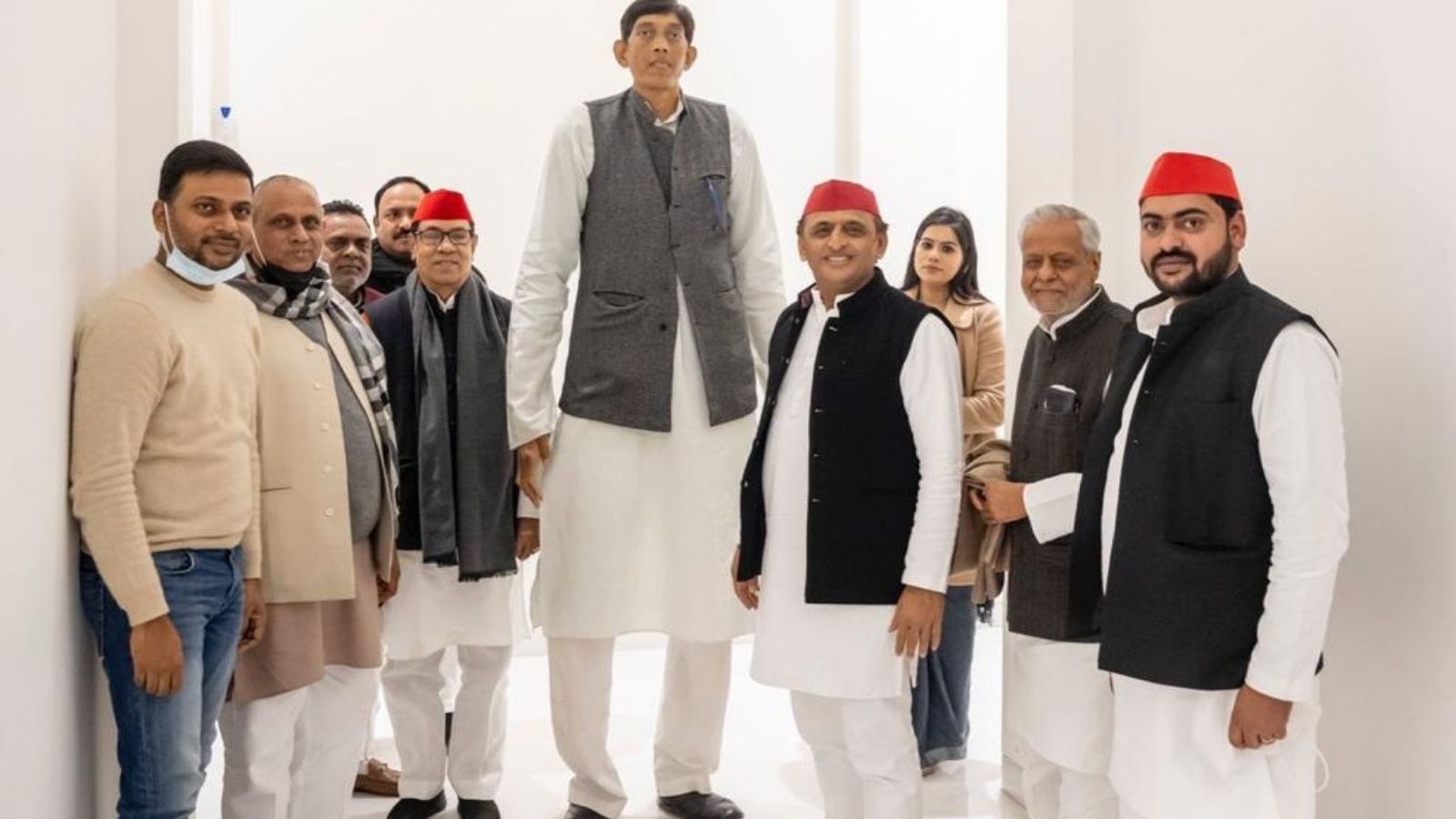 Samajwadi Party Gets Tallest Leader In India s Tallest Man 