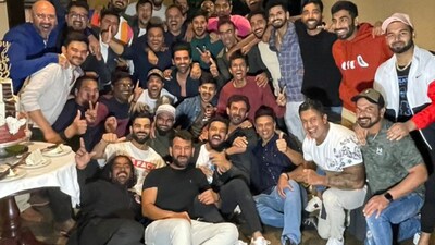 Virat Kohli, Rahul Dravid Celebrate New Year With All Team Members in