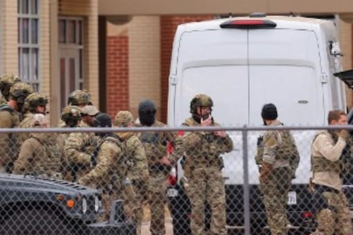SWAT team members deploy near the Congregation Beth Israel Synagogue in Colleyville, Texas. (AFP)