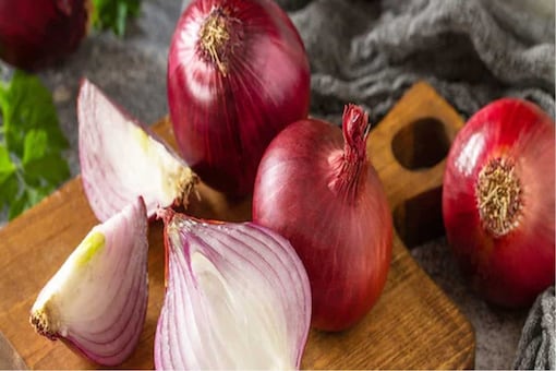 Red onions are abundant in quercetin, low in calories, and an excellent source of soluble fibres