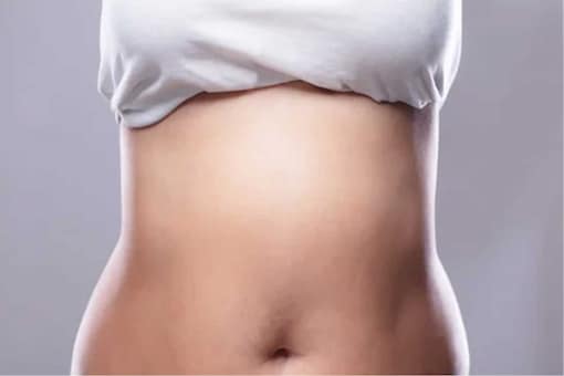 เพื่อขจัดไขมันหน้าท้อง ผู้หญิงจำนวนมากเริ่มดื่มด่ำกับการออกกำลังกายทุกวันและอาหารเสริมประเภทต่างๆ
