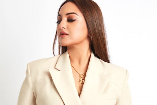 In Ask Me Anything Fan Asks When Sonakshi Sinhas Getting Married Heres Her Answer News18